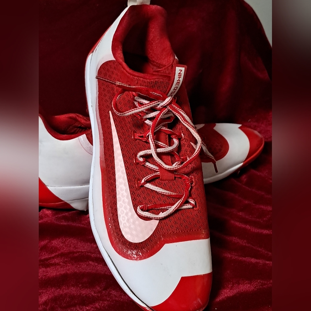 Baseball cleats